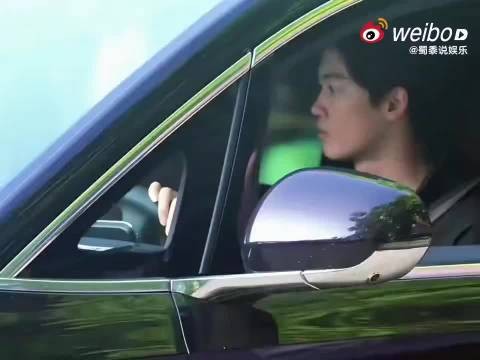 汪顺试驾松弛自在，自然造就男主氛围感