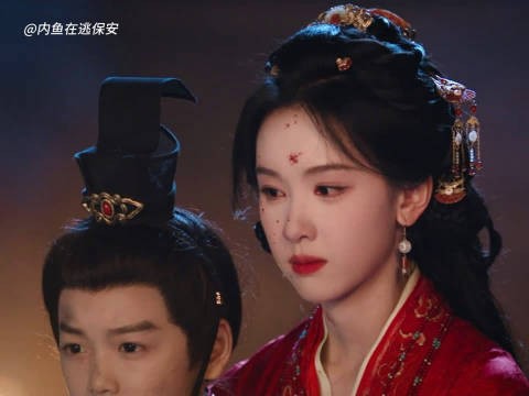陈都灵周翊然新剧直球互钓，楚朝谢燕来墙角对峙