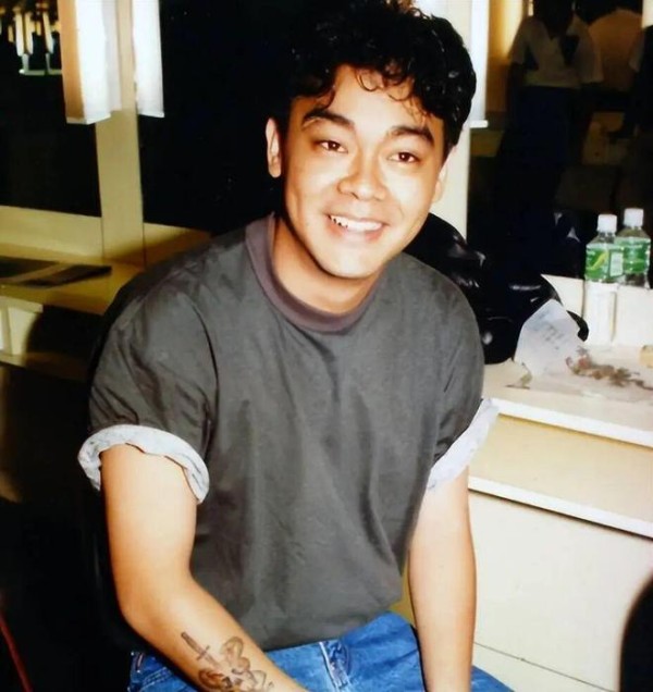 62岁刘青云近况曝光！娶港姐郭蔼明没生孩子，尽情享受丁克生活