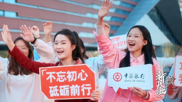 实拍新民歌大会舞台，白举纲领唱我的祖国
