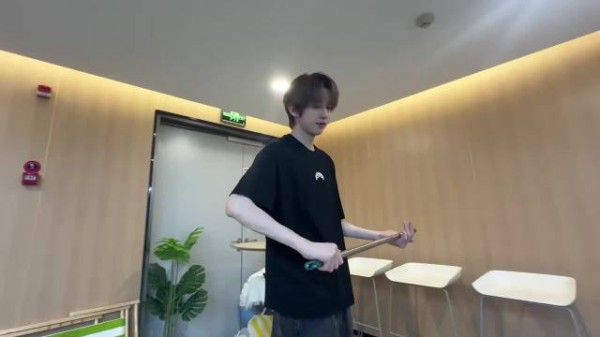 馒巴搞这么帅不要命了吗