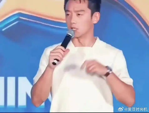 白鹿一直很努力，她是一个很好的女孩
