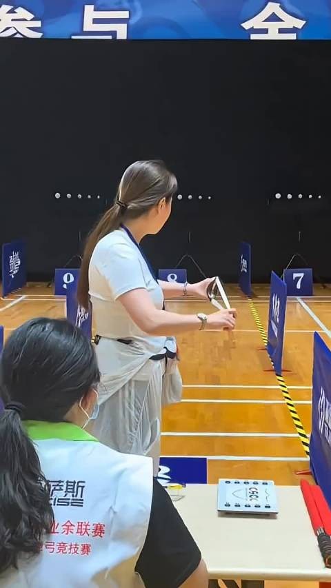 这姑娘的准头这也太强了