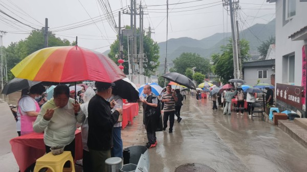 永定河畔雨中迎夏，京西山村摆开百家宴
