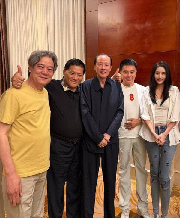 汉献帝鲍大志现状：63岁发量惊人，生活低调，女儿是话剧导演