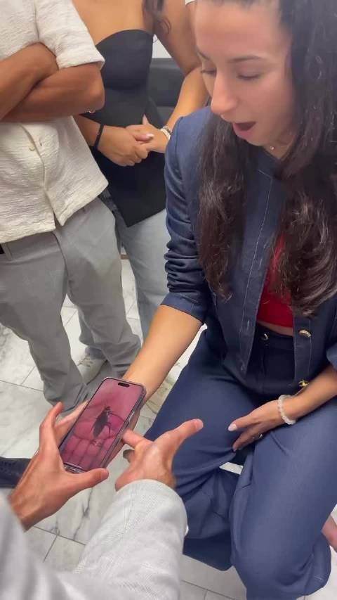 这蟑螂魔术真的不是托?可小姐姐都快吓哭了