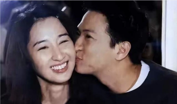 张家辉自曝与关咏荷的育儿经,婚后变虎妈猫爸,女儿想当作家被拒