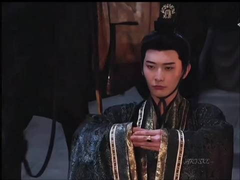 这个王瑞昌害我莫名其妙笑了一下