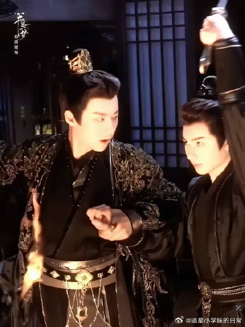 怎么有人拿着火焰书打戏还这么帅啊