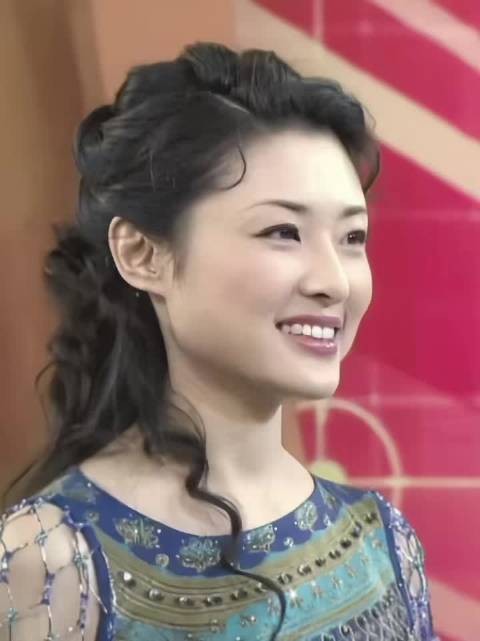 周涛，当年的央视主持一姐，眉目如当年流转亿万人的心间