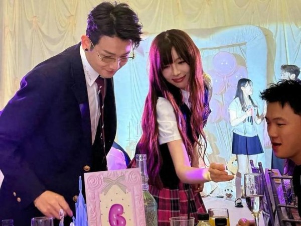 机车女神痞幼生日会曝光!梅尼耶等好友到场,黑天鹅蛋糕价值3万
