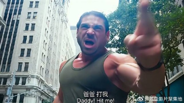 宝强化身唐老鸭,大闹美国街区,中国功夫教老外做人!