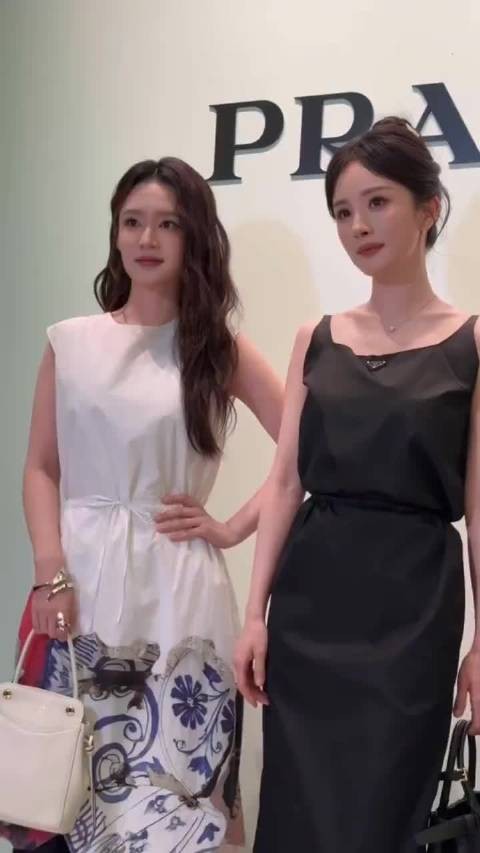 李沁杨幂今天活动同框,很美的两张脸