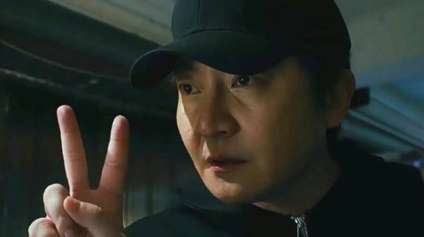 抵债得来的凶宅，夜里凭空落下大量现金