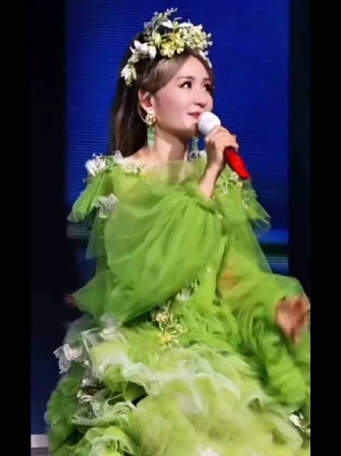 听完我绷不住了，你呢 不吹不黑纯观感，谢娜这场演唱会，谁懂我绷不住的点