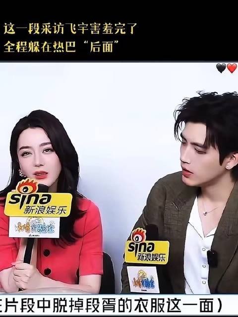 这位气场全开的酷拽哥,一害羞便下意识瞄向姐姐,眼神里全是求助信号
