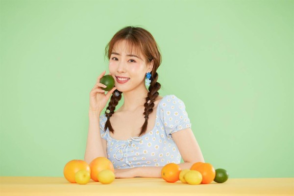 已婚女人的这么一个小动作，就是等你去爱她，可惜好多男人不醒事