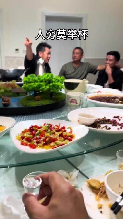 我也经常这样,亲戚聚一起 我说话没有人搭理我