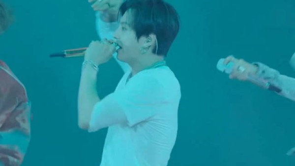 脱掉外套 ‪260612 BTS世巡 釜山演唱会Day1 ‪