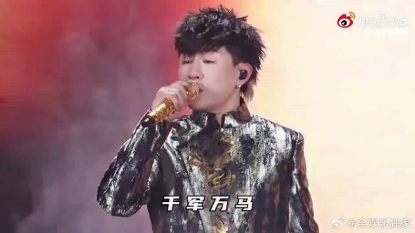 胡彦斌立flag破音就现场倒立