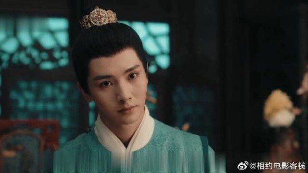 书生受辱,身后女人竟是隐藏大佬