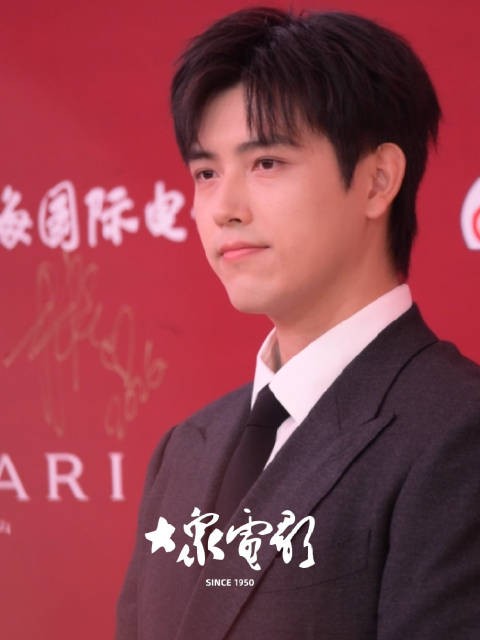 陈飞宇@陈飞宇Arthur 亮相上海国际电影节红毯!