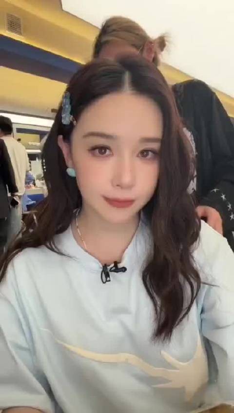 阚清子vlog变身吃播实录,喂食清柠展现真实日常