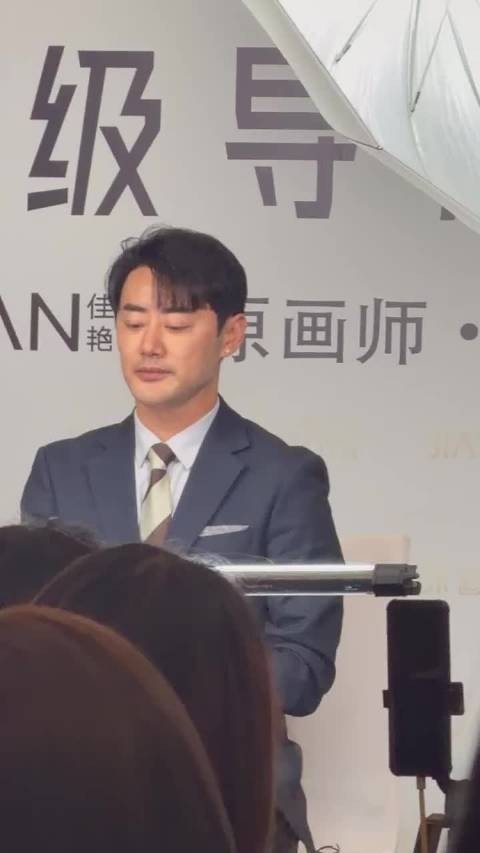 果然男人妖娆起来没女人什么事儿了,就这几个动作我这辈子都学不会啊