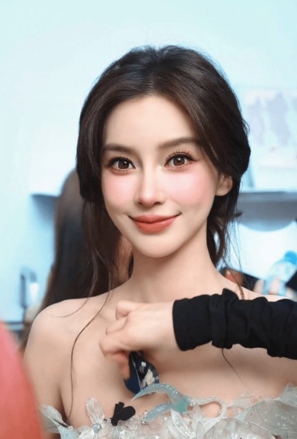 杨颖陈飞宇这波，意味深长