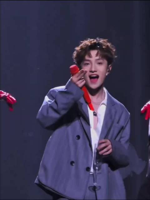 何浩楠王一珩发新歌甜蜜曲风引热议