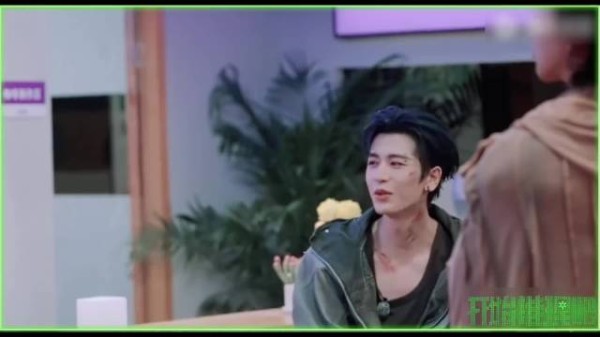 张凌赫魔性唱跳《我叫李飞》,丁程鑫笑到直不起腰