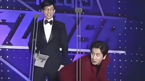 对不起实在太好笑了哈哈哈