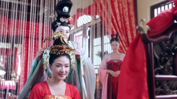 大唐荣耀：皇上赐婚独孤靖瑶与李俶，珍珠为她梳妆打扮