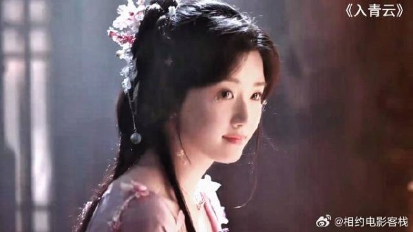 大白天男人在厨房上演墙纸爱结果被女孩咬,大人别太心急