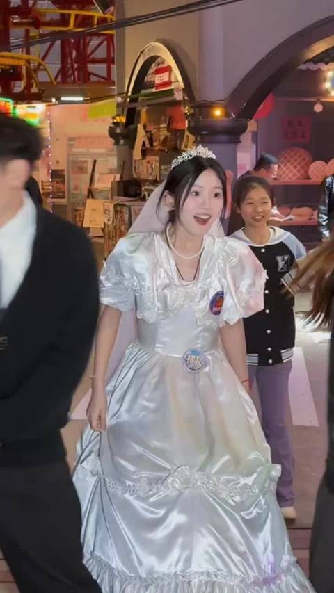 在npc面前挑战接吻 NPC:本来上班就烦