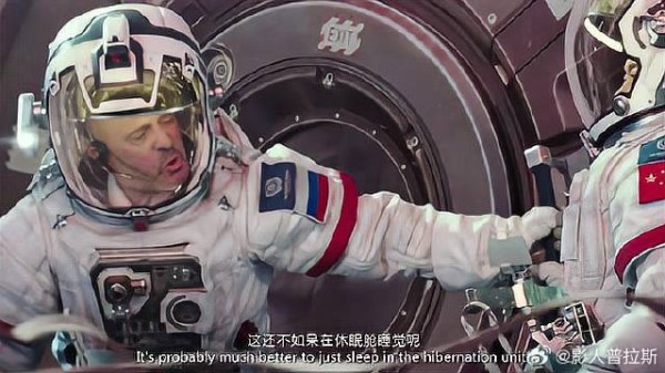 老马陪吴京搞大事，怎料一开船舱就飞出去，生死未卜！