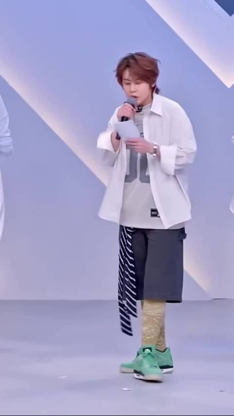 王濛跨界全能王,冰坛播客唱跳多面开花