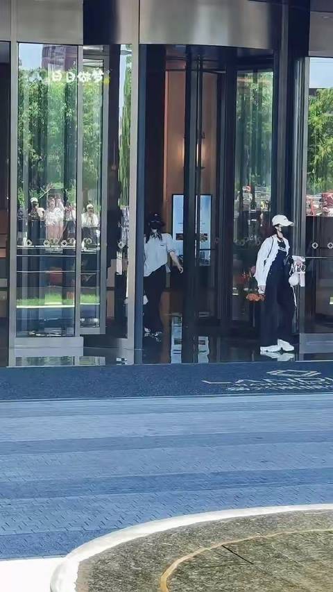白梦妍,我们有话想对你说小家伙听得格外专注