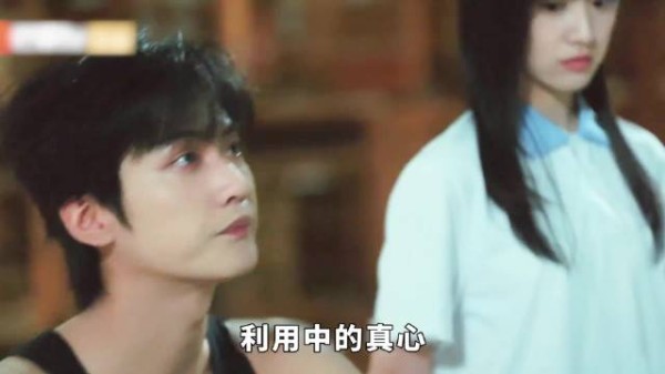 《炽夏》树木承载少女心事打破第四面墙流露少年失意极致梦核现偶