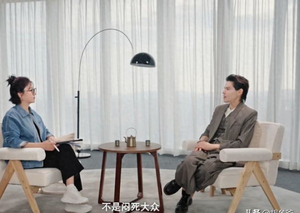 向佐痛斥父母网曝弟弟!致向佑患心病、婚后无收入、有家却回不了