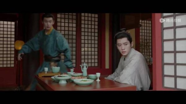 墨修尧称妻子拒绝同行却在外喂狗