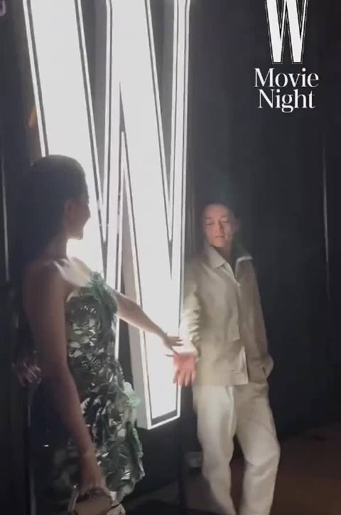 刘亦菲回应浪漫过敏,与mix合照互动