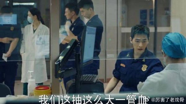 许沁想要关心宋焰,可惜他一副冷脸,一点都不领情!