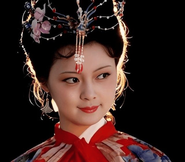 为何薛宝钗一来,贾府就乱了:一个商户女的“公关手段”有多厉害?