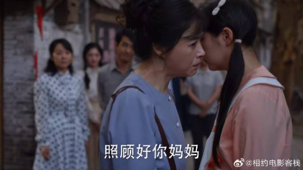 宋莹搬家舍不得玲姐,嘱咐筱婷好好照顾妈妈