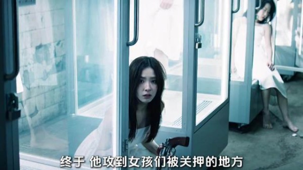 南韩特工与北朝精英枪林弹雨中背靠背作战