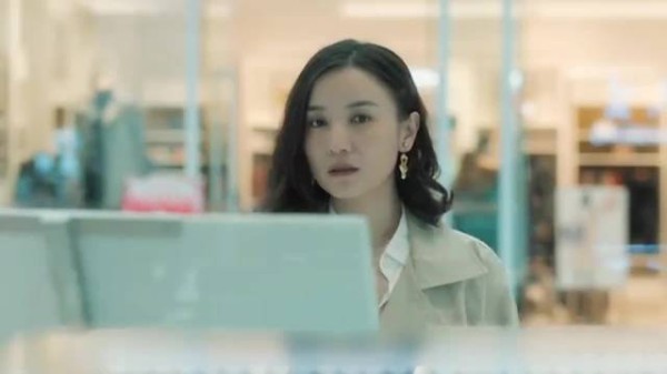 张一通过饰品终于确定了老公外面的女人