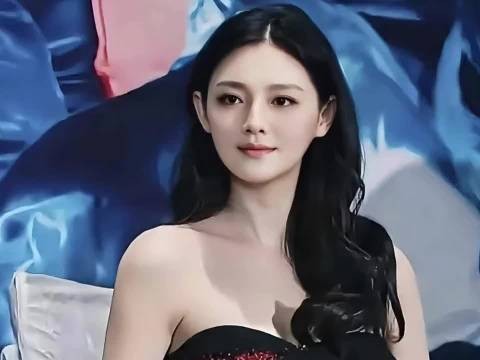 大s早期采访被主持人说是来宾里最优雅的,美丽的你花期短暂