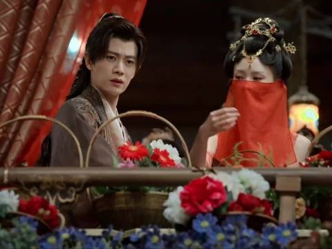 女主:爱逛花楼看跳舞是吧?那我也给你来一段,让你好好看看