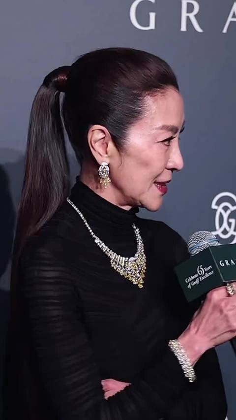 首位华裔奥斯卡影后杨紫琼